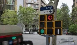 El problema que sufren muchas motos en los semáforos y que la tecnología puede solucionar