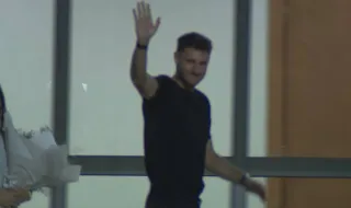Santiago Giménez já está no Porto: as imagens da chegada do novo reforço dos ‘dragões’