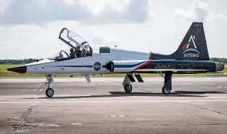 NASA estreia nova pintura lunar na frota de míticos aviões T-38 e homenageia missões Artemis