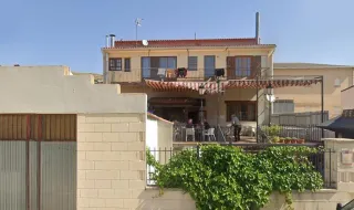 Una mujer de 32 años y su hija de 9 mueren en el incendio de un bar de Teruel