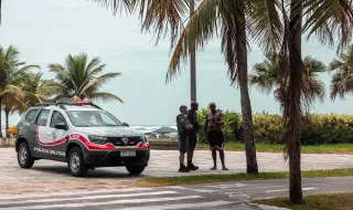 Polícia ferido durante assalto depois de resistir e perseguir suspeitos