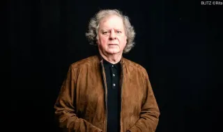 António Manuel Ribeiro: “Num dia de concerto, um músico disse-me: ‘Tó, tens de me emprestar uma guitarra porque vendi a minha esta noite.’ A heroína entrou nos UHF”