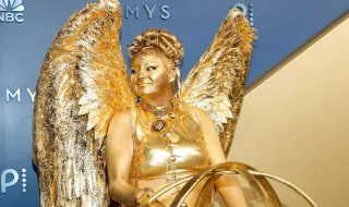 A Emmy foi aos Emmys: atriz veste-se de estatueta dos prémios