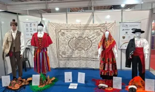 Bordado da Madeira em destaque em feira de artesanato no Brasil