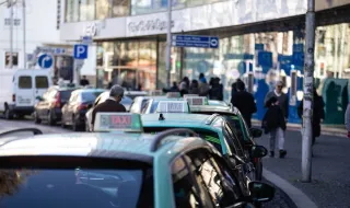 Nova lei dos TVDE entra em vigor e passa a integrar os táxis no regime de transporte por plataforma