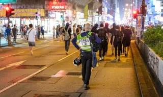 Ativista de Hong Kong condenada por vigília de Tiananmen promete continuar luta na prisão