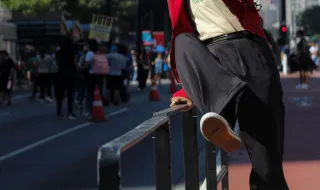 Imagens de jovens a atacar polícia em Ceuta são recentes?