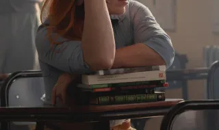 Em nova novela do Globoplay, Mel Summers fará a personagem de Alanis Guillen na infância