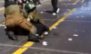 Manifestantes entram em confronto com polícia durante encontro de líderes conservadores no Chile