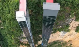 Construyen en China dos ascensores bautizados como 'autobús escolar del cielo'