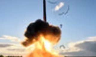 Imagens mostram lançamento de treino de míssil balístico intercontinental na Rússia