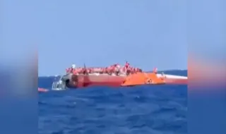 'Ferry' naufragou ao largo da costa do Chipre e "afundou-se completamente"