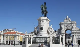 Praça 8 de Maio recebe noite dedicada ao folclore e às tradições de Coimbra