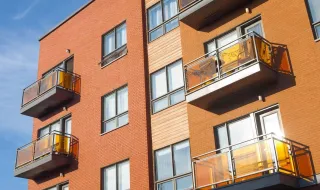 Bruxelas avança com regras para responder à crise da habitação: o que muda e como vai ser aplicado?