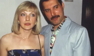 “O Freddie estava sob o efeito de morfina, sempre a adormecer. A dada altura, acorda e diz-me: ‘a minha velha fiel’. Senti-me um cão”
