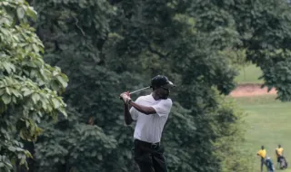 Lenda do golfe, Tiger Woods deve mudar versão sobre acidente de carro em que estaria embriagado