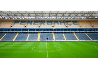 Fenerbahçe vai à Champions e ameaça desviar alvo cobiçado pelo Benfica