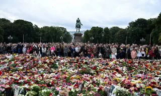 Milhares de noruegueses prestam homenagem ao rei Harald V em Oslo