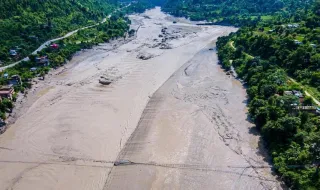 China evacúa zonas del Tíbet ante el riesgo de la ruptura de un lago formado tras la riada