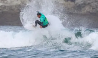 Vasco Ribeiro regressa aos triunfos internacionais no surf