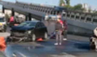 Dois feridos graves em acidente com três carros junto à Torre de Belém