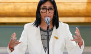 Delcy Rodríguez alega sabotagem ao sistema elétrico após acordos petrolíferos