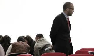 Estão a formar-se mais professores, mas ainda abaixo das necessidades das escolas