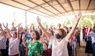 Afinal, andamos todos a "meter" o verbo "pôr" de parte?