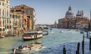 Veneza já tem mais camas para turistas do que habitantes. O turismo de massas está a transformar as cidades europeias