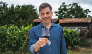 Tiago Macena é o primeiro Master of Wine português: Trabalhou numa adega de Amareleja
