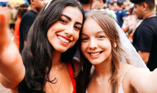 Olha elas! Ana Paula Renault e Luana Piovani caem no samba no Rio; veja