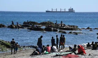 Última hora de Ceuta, en directo | Detenidos tres marroquíes por lanzar botellas con líquido corrosivo a militares