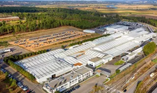 Mitsubishi Fuso regressa à atividade mas reduz produção diária da fábrica de Abrantes