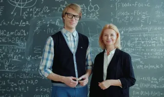 Professor salva 900 alunos 10 minutos antes da cheia