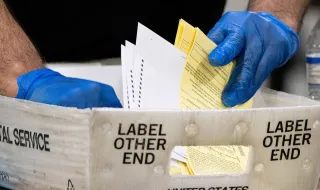 Denunciante expõe que novo sistema de voto por correspondência nos EUA pode excluir milhões de eleitores