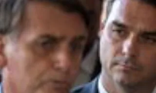 Flávio Bolsonaro promete conceder amnistia ao pai e diz que julgamento foi farsa