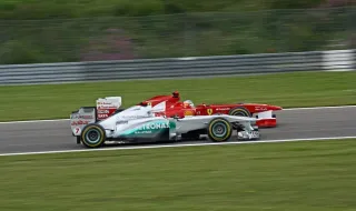 Kimi Antonelli vence em Madrid e reforça liderança do Mundial de F1