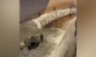 Imagens mostram ruas da cidade japonesa de Nagoya transformadas em rios após precipitação recorde