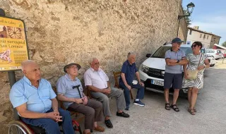 Así son las fiestas en el pueblo más pequeño de Castellón: unos 20 empadronados y un centenar en la mesa