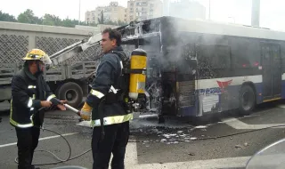 Quatro viaturas danificadas em incêndio em centro automóvel