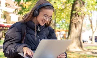 Regresso às aulas: 12 ferramentas com IA que os estudantes deviam conhecer