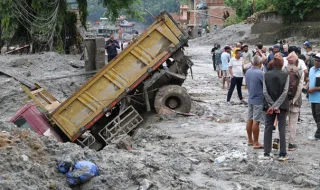 Menina de 6 anos resgatada com vida no Nepal após ter ficado 60 horas presa