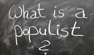 Antipopulismo populista