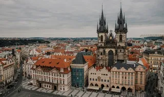 Transferências: Históricos espanhóis e italianos permeiam domínio inglês
