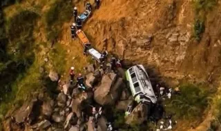 Pelo menos 25 mortos em acidente de autocarro com alunos na ilha cabo-verdiana do Fogo