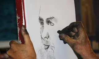 Do contorno ao verniz: os segredos do retrato a carvão