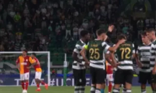 Susto em Alvalade: Eduardo Quaresma sentiu-se indisposto antes do recomeço do jogo