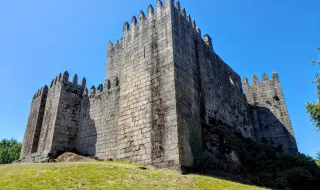 A REPÚBLICA DOS COVEIROS: CASTELO BRANCO ENTRE O PODER QUE MANDA E A OPOSIÇÃO QUE DEIXA PASSAR
