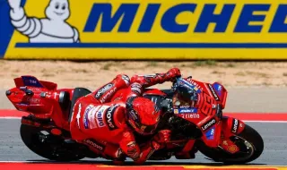 Marc Márquez empieza el fin de semana marcando territorio en su jardín