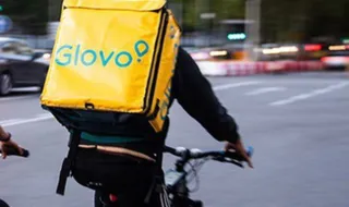 Dona da Glovo aceita oferta de compra da Uber por 12.770 ME